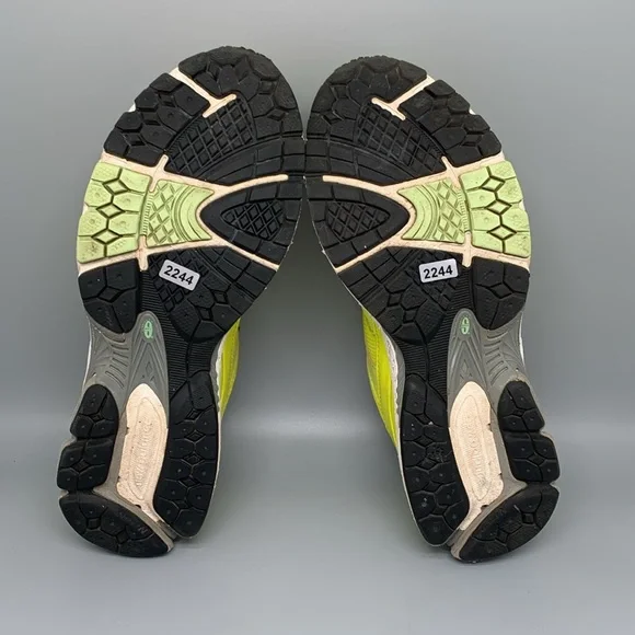New Balance 2002R Sulpher Yellow Running Shoes M2002RLC Men’s Sz‎ 9